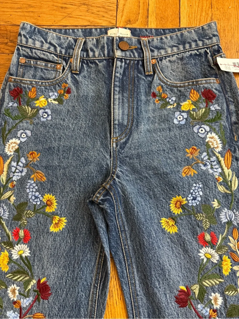 Alice + Olivia
BEAUTIFUL EMBROIDERED JEAN - Picture 14 of 16